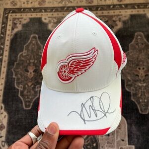 Signed Vintage Reebok Detroit Redwings fitted Cap